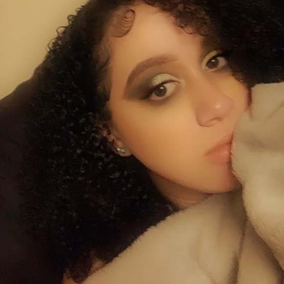 Meet your Posher, Tytiana - Picture 1 of 1